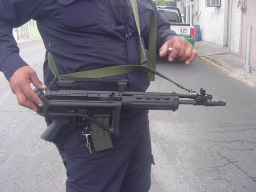 Policías de Matamoros ya usan rifles AR-15
